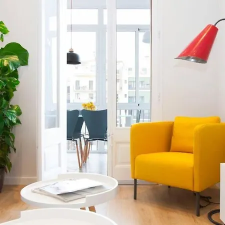 Stylish And Centric 2-bedroom In Eixample &terrace P2 Barcelona